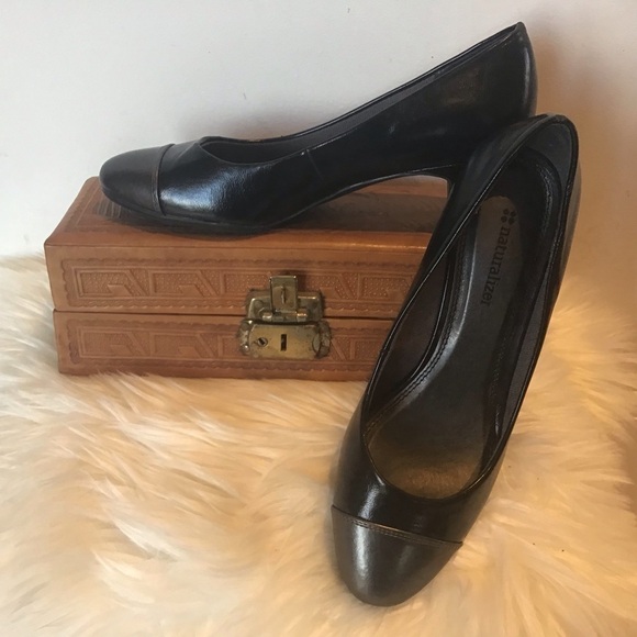 Naturalizer “Nourish” kitten heel two tone ballet toe black and gray pumps. 7W - Picture 1 of 9